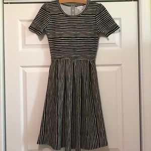NWOT LuLaRoe XS Amelia